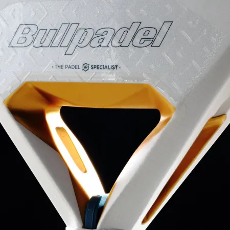 Ракетка для падела BULLPADEL Pearl 26, 493804, для профессионалов, карбон, бело-серый за 35&nbsp;929.50 ₽ купить в Балашихе